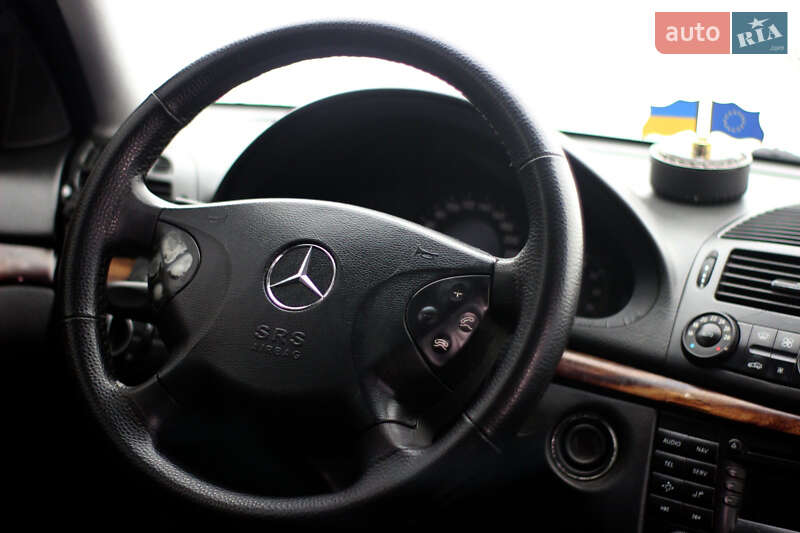 Седан Mercedes-Benz E-Class 2002 в Кременці