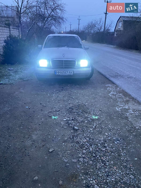 Mercedes-Benz E-Class 1995 Mercedes-Benz E-Class 1995