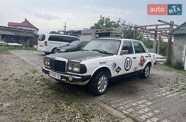 Седан Mercedes-Benz E-Class 1982 в Городенці