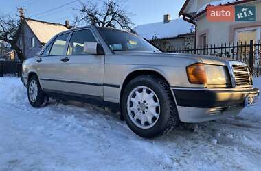 Седан Mercedes-Benz E-Class 1986 в Городку