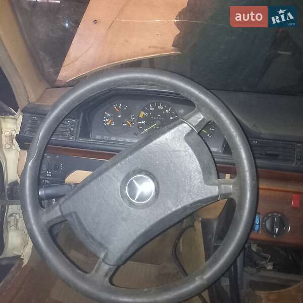 Mercedes-Benz E-Class 1991