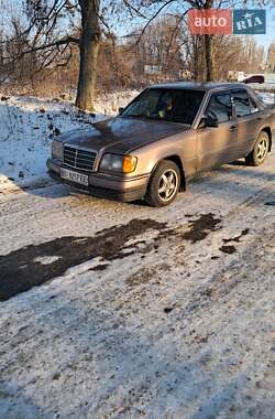 Седан Mercedes-Benz E-Class 1994 в Полтаве