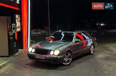 Седан Mercedes-Benz E-Class 2000 в Сваляві