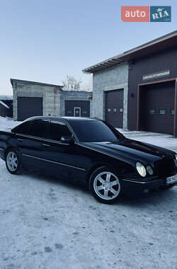 Седан Mercedes-Benz E-Class 2000 в Кореці