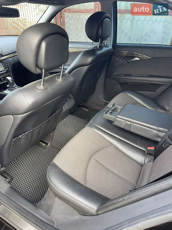Седан Mercedes-Benz E-Class 2005 в Изе