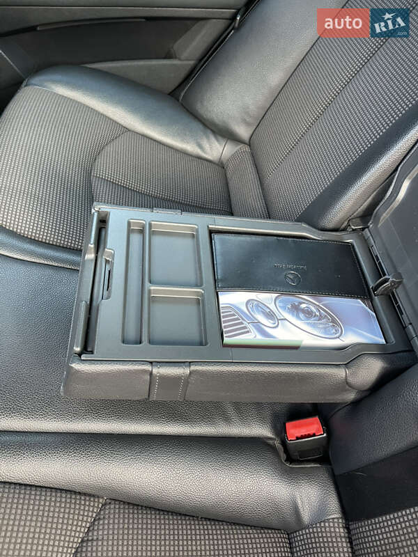 Седан Mercedes-Benz E-Class 2005 в Изе