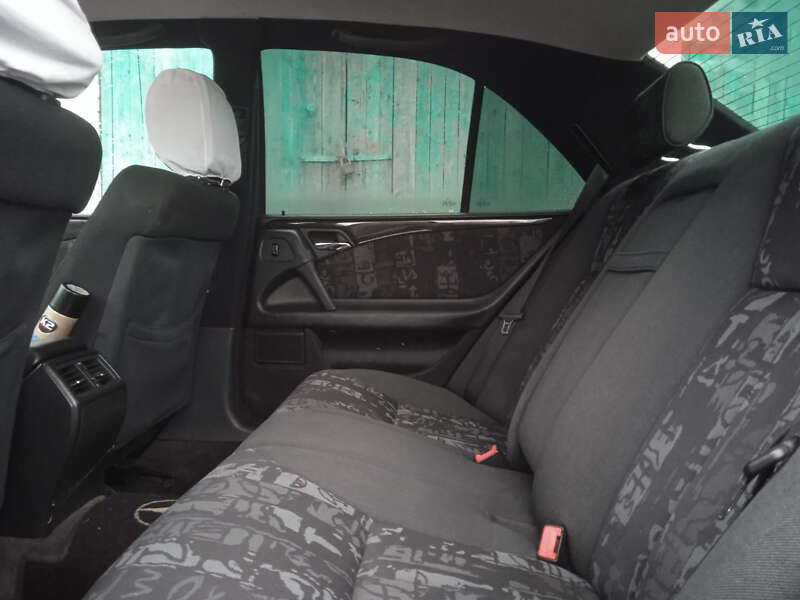 Седан Mercedes-Benz E-Class 1997 в Сребном
