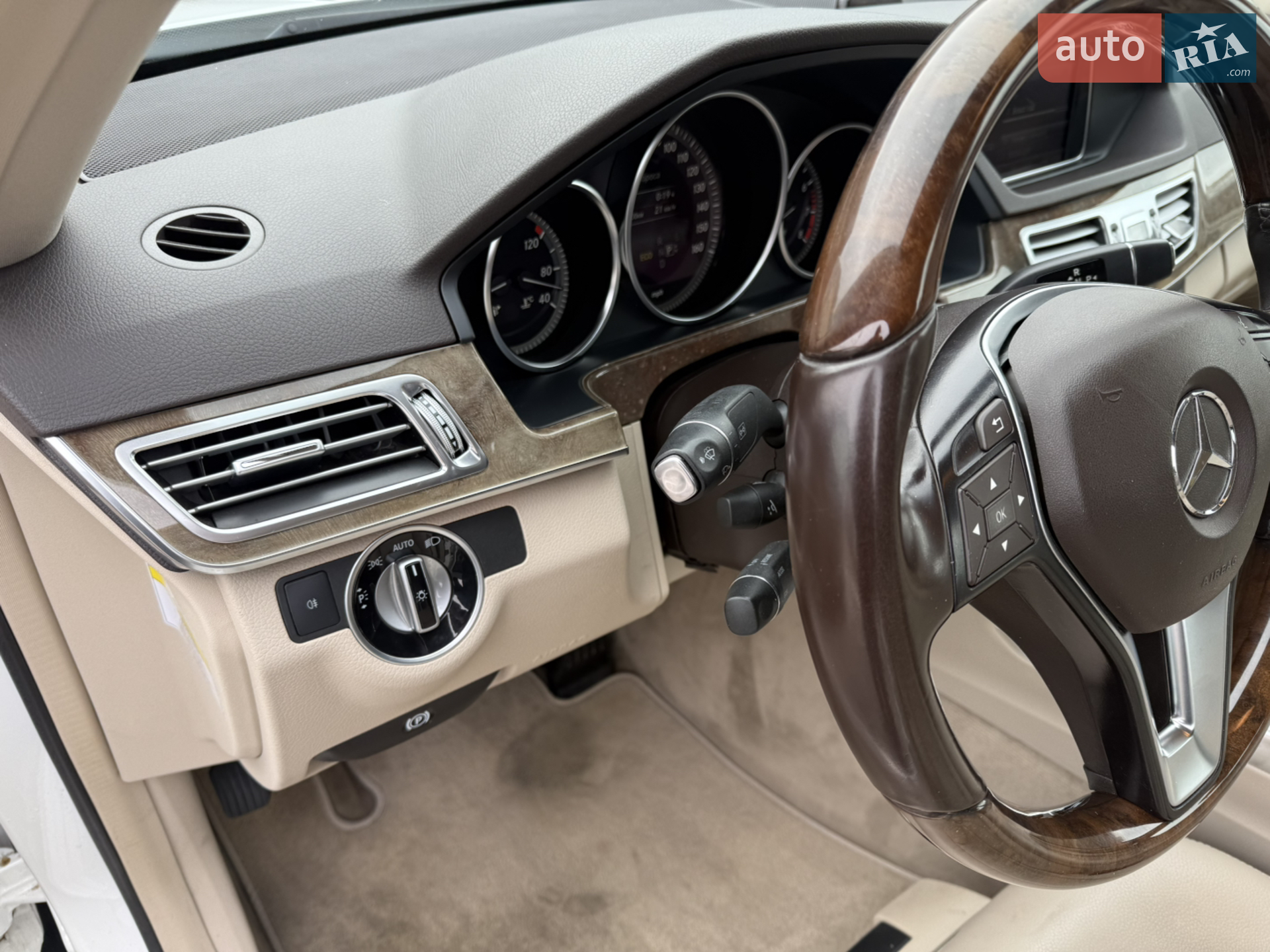 2013 Mercedes-Benz E-klasse - мініатюра 20