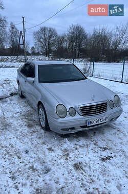 Седан Mercedes-Benz E-Class 2000 в Сарнах