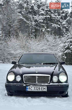 Седан Mercedes-Benz E-Class 1999 в Буську