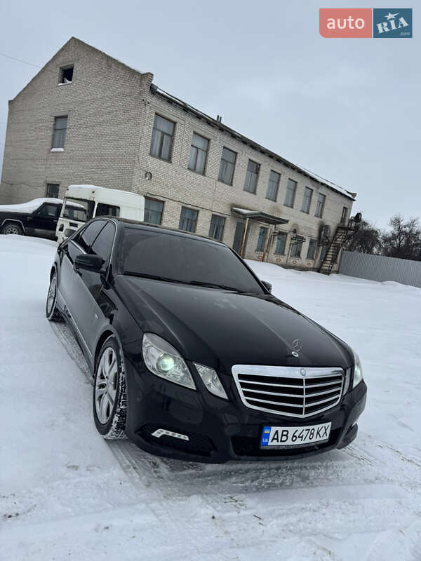 Седан Mercedes-Benz E-Class 2010 в Гайсине