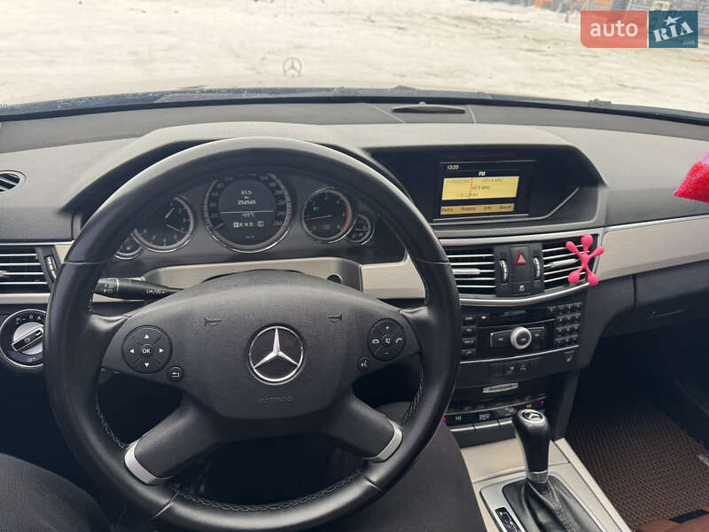Седан Mercedes-Benz E-Class 2010 в Гайсине