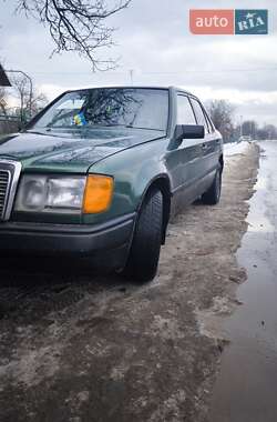 Седан Mercedes-Benz E-Class 1987 в Надвірній