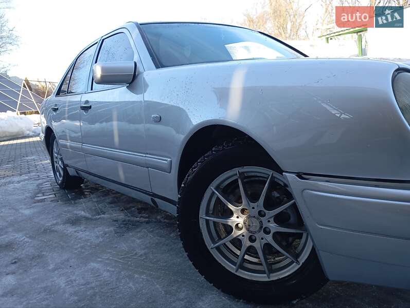 Седан Mercedes-Benz E-Class 1997 в Кицмани