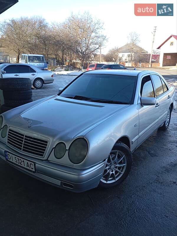 Седан Mercedes-Benz E-Class 1997 в Кицмани