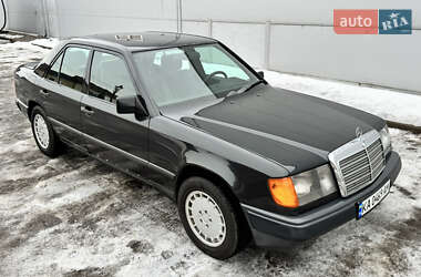 Седан Mercedes-Benz E-Class 1989 в Киеве