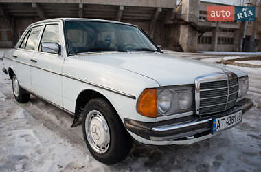 Седан Mercedes-Benz E-Class 1981 в Івано-Франківську