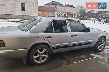 Седан Mercedes-Benz E-Class 1989 в Львове