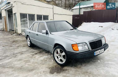 Седан Mercedes-Benz E-Class 1987 в Городку