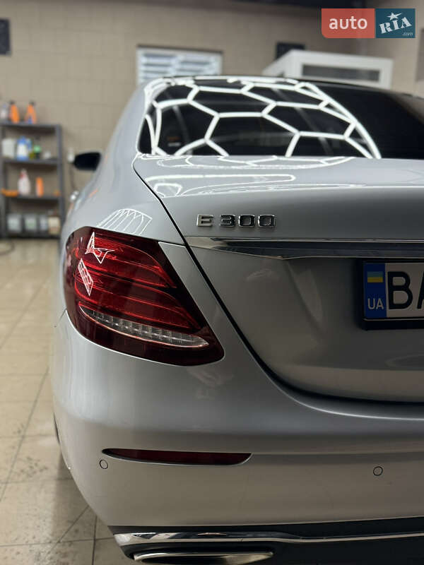Седан Mercedes-Benz E-Class 2017 в Кропивницком