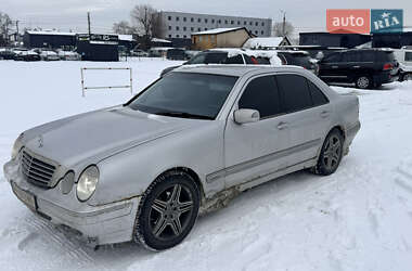 Седан Mercedes-Benz E-Class 2001 в Киеве