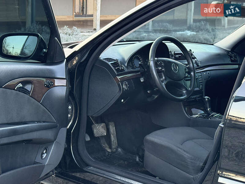 Седан Mercedes-Benz E-Class 2008 в Меденичах