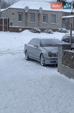 Седан Mercedes-Benz E-Class 2001 в Богодухіву