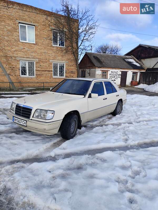 Mercedes-Benz E-Class 1992