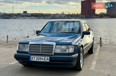 Седан Mercedes-Benz E-Class 1990 в Киеве