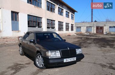Седан Mercedes-Benz E-Class 1986 в Косові