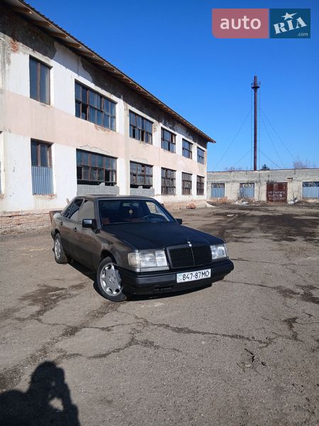 Mercedes-Benz E-Class 1986