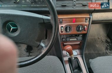 Седан Mercedes-Benz E-Class 1987 в Сновську