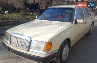 Седан Mercedes-Benz E-Class 1991 в Львове