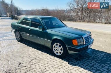Седан Mercedes-Benz E-Class 1992 в Городке