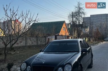 Седан Mercedes-Benz E-Class 2001 в Вараші
