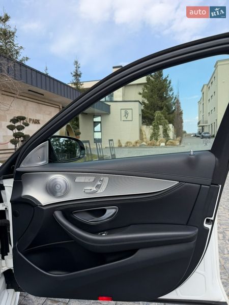 Седан Mercedes-Benz E-Class 2016 в Львові