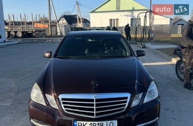 Седан Mercedes-Benz E-Class 2009 в Вараше