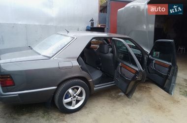 Седан Mercedes-Benz E-Class 1990 в Ковеле