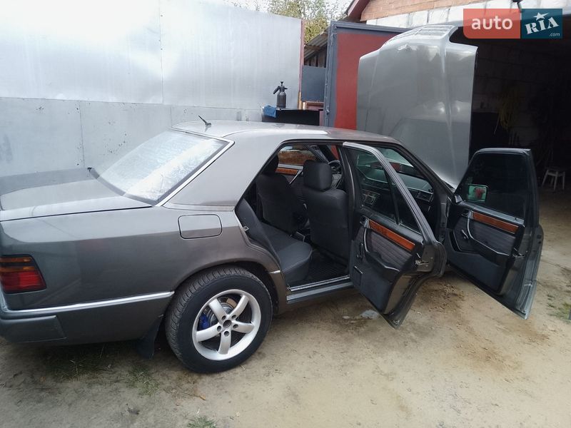 Mercedes-Benz E-Class 1990