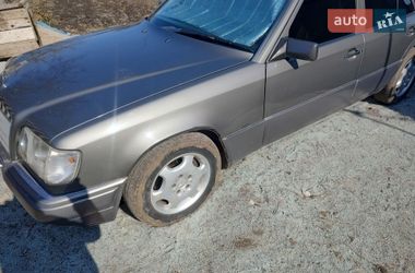 Седан Mercedes-Benz E-Class 1995 в Братском
