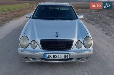 Седан Mercedes-Benz E-Class 2000 в Сарнах