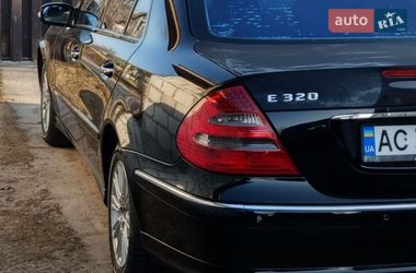 Седан Mercedes-Benz E-Class 2004 в Цумани