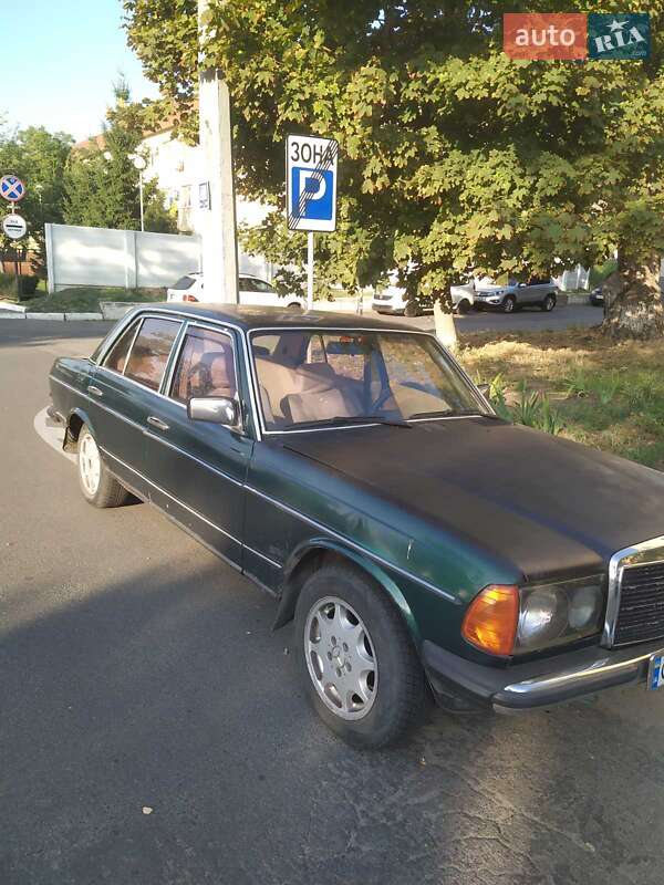 Mercedes-Benz E-Class 1982