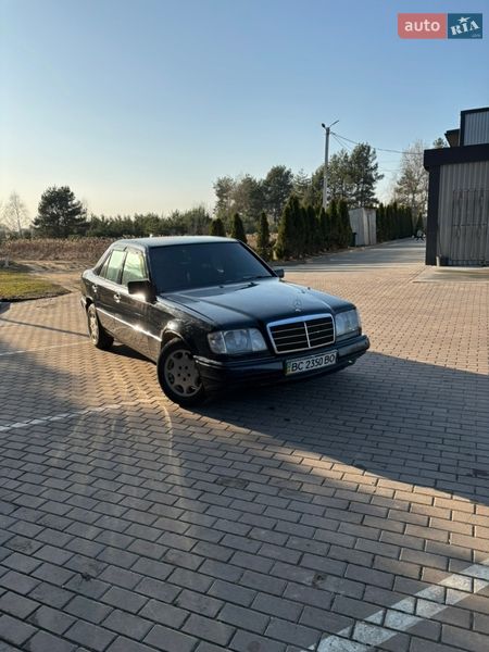 Седан Mercedes-Benz E-Class 1988 в Яворове