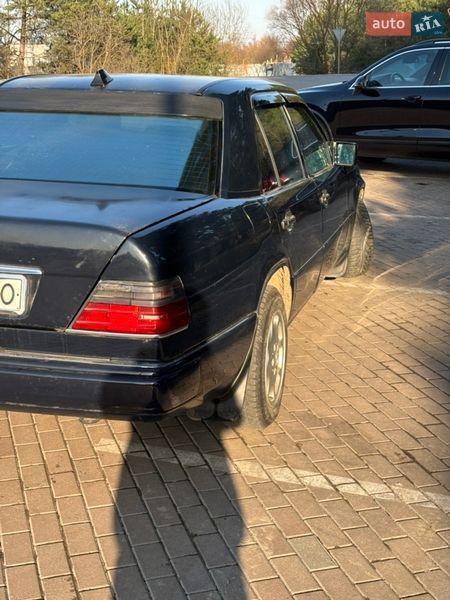 Седан Mercedes-Benz E-Class 1988 в Яворове