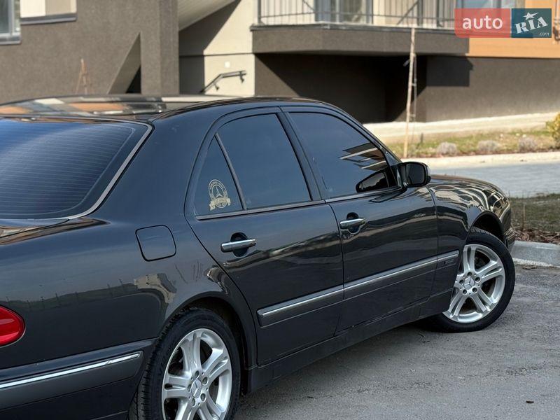 Седан Mercedes-Benz E-Class 2000 в Тернополе