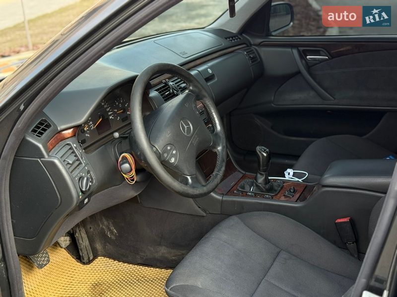 Седан Mercedes-Benz E-Class 2000 в Тернополе