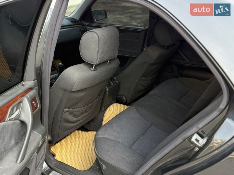 Седан Mercedes-Benz E-Class 2000 в Тернополе