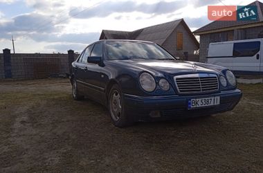 Седан Mercedes-Benz E-Class 1998 в Сарнах