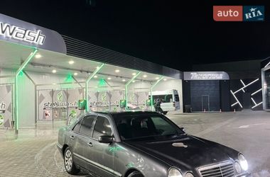 Седан Mercedes-Benz E-Class 2001 в Черновцах